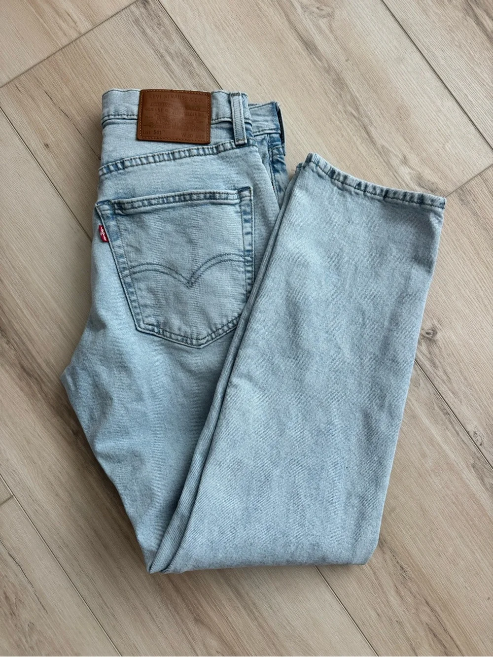 Levi's Premium 541 Athletic Taper Men's Jeans. Size 30x30.